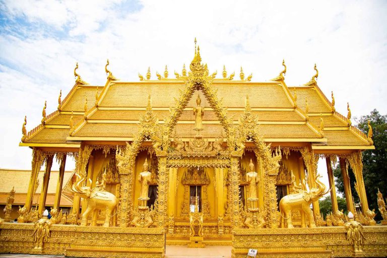 Wat Paknam Jolo The All Golden Temple In Chachoengsao Province