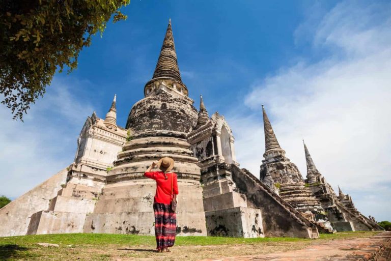 tourist-near-old-temple-thailand-watphra-sri-sanphet-ayutthaya-resized