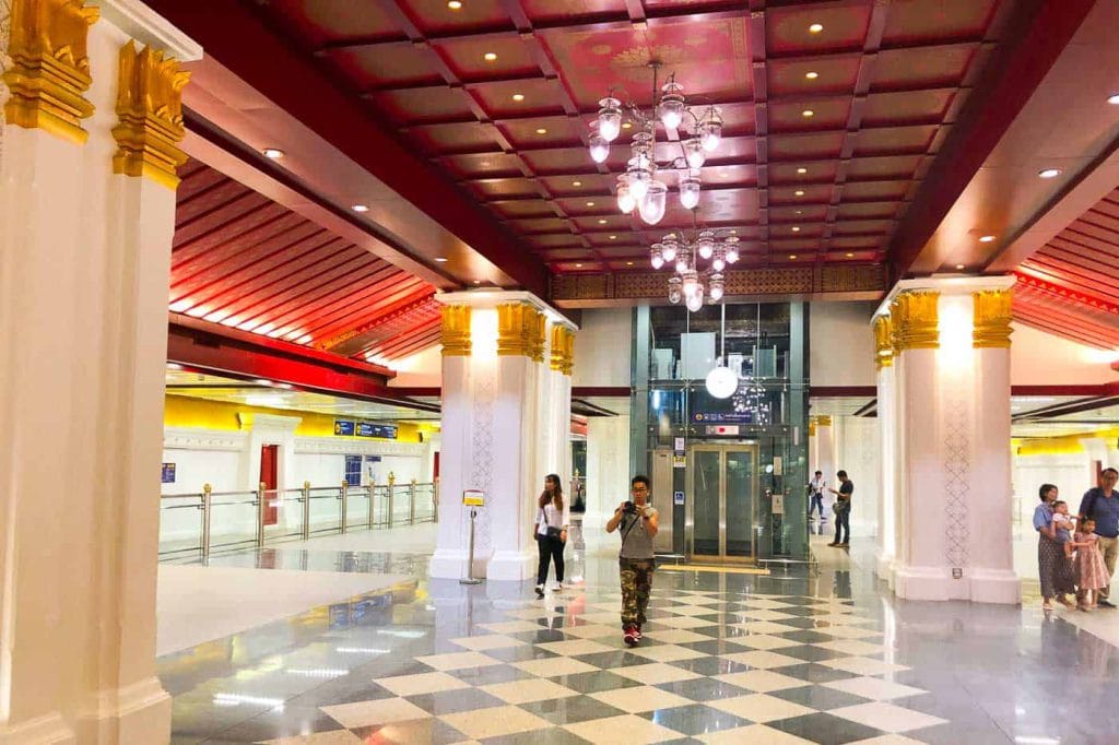  Sanam Chai Station