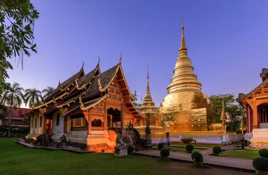 chapel golden pagoda wat phra singh woramahawihan chiang mai twilight night with stars sky